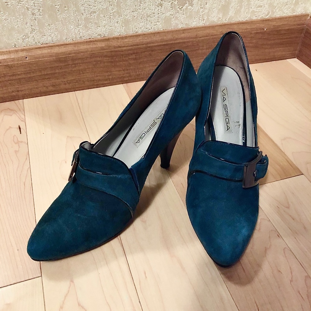 Peacock blue suede shoes with buckle